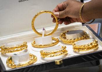 Gold slips as hawkish Fed comments spark market sell-off