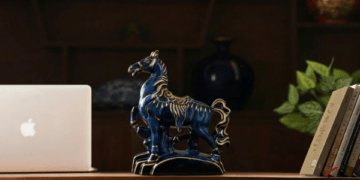 Gốm Sứ Sáng Tạo ra mắt Bộ sưu tập Tượng Ngựa Bính Ngọ nâng tầm biểu tượng "Mã Đáo Thành Công"