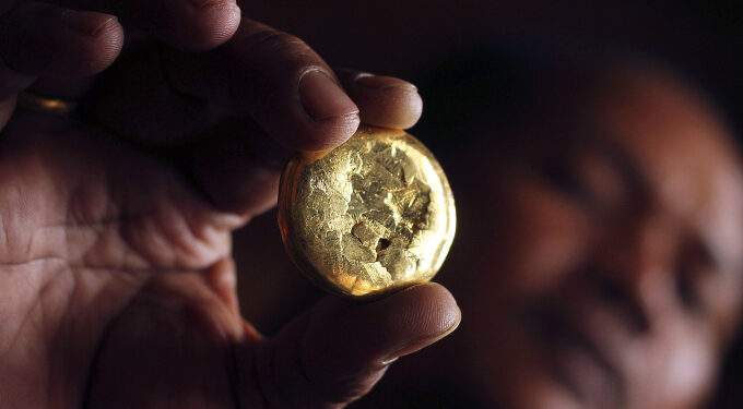 Indonesia to shut down 1,400 illegal gold mines in national park