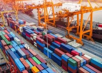 Kim ngạch xuất nhập khẩu lập kỷ lục vượt mốc 800 tỷ USD, cao hơn tổng cả năm 2024