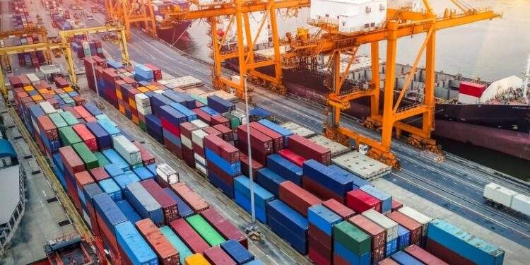 Kim ngạch xuất nhập khẩu lập kỷ lục vượt mốc 800 tỷ USD, cao hơn tổng cả năm 2024