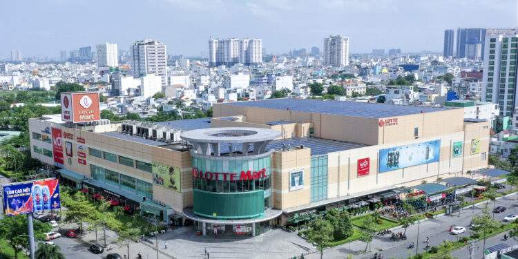 LOTTE MART đánh dấu hoạt động tại Việt Nam bằng việc khai trương của LOTTE MART Nam Sài Gòn vào năm 2008.