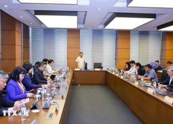 Quang cảnh phiên thảo luận tại tổ về dự án Luật Xây dựng (sửa đổi). Ảnh: TTXVN