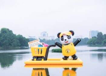 MR.DIY Vietnam celebrates 50-store milestone with the giant float in Bay Mau Lake