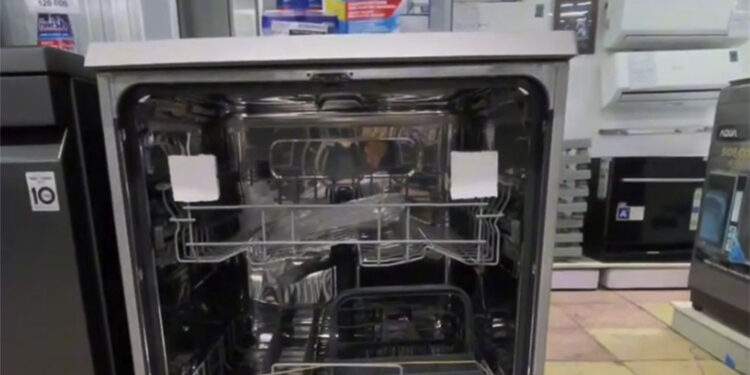 Máy rửa bát giá rẻ bất ngờ
