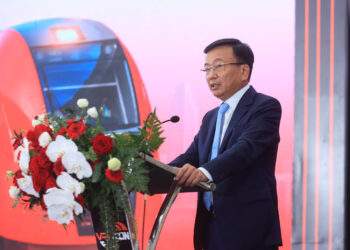 Thứ trưởng Bộ Xây dựng Nguyễn Danh Huy phát biểu khai mạc tại Triển lãm.  