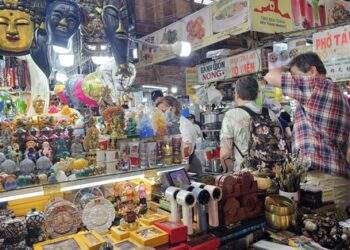 Một tiểu thương bán rau củ ở chợ Thủ Đức bị lừa 150 triệu đồng