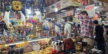 Một tiểu thương bán rau củ ở chợ Thủ Đức bị lừa 150 triệu đồng