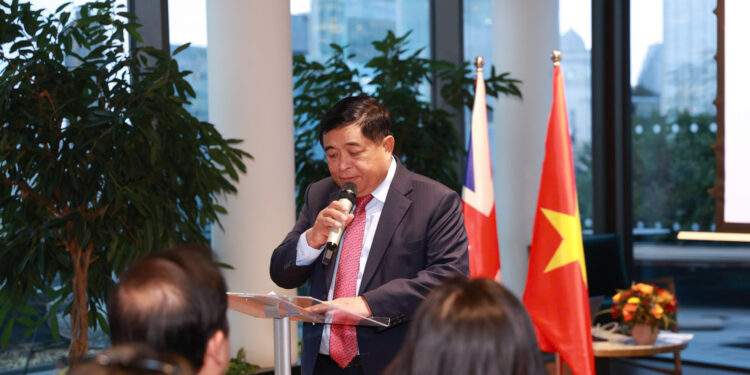 Phó Thủ tướng Nguyễn Chí Dũng đề nghị VIS cùng cộng đồng chuyên gia, trí thức người Việt tiếp tục phát huy vai trò và kết nối chặt chẽ với Mạng lưới Đổi mới sáng tạo và chuyên gia Việt Nam toàn cầu do NIC, Bộ Tài chính triển khai.