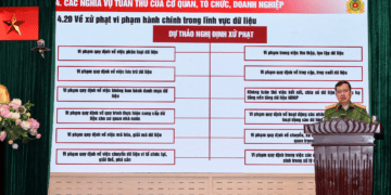 Đại tá Nguyễn Thành Vĩnh, Phó Giám đốc Trung tâm Dữ liệu quốc gia, phát biểu tại chương trình tập huấn.