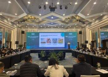 Quang cảnh diễn đàn.