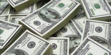 Ngân hàng đẩy giá kịch trần