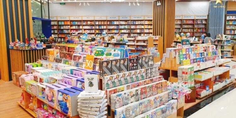 Ngành văn phòng phẩm cạnh tranh khốc liệt, doanh nghiệp phát hành sách giáo khoa đối mặt nguy cơ tồn kho