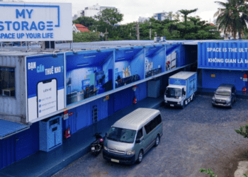 Người đàn ông Mỹ tái chế container cũ, làm nhà kho cho thuê ở Việt Nam