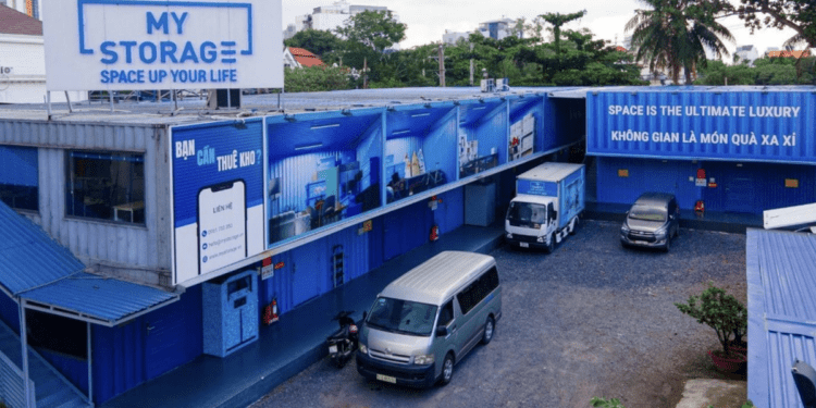 Người đàn ông Mỹ tái chế container cũ, làm nhà kho cho thuê ở Việt Nam