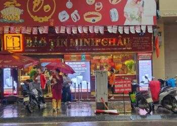 Nhà vàng vừa bán đã hết, chợ đen lại nóng