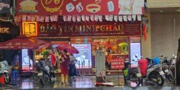 Nhà vàng vừa bán đã hết, chợ đen lại nóng