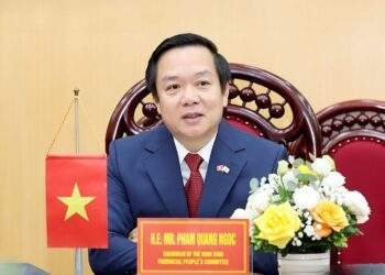 Chủ tịch UBND tỉnh Ninh Bình Phạm Quang Ngọc phát biểu tại hội đàm. Ảnh: Minh Quang