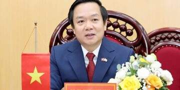 Chủ tịch UBND tỉnh Ninh Bình Phạm Quang Ngọc phát biểu tại hội đàm. Ảnh: Minh Quang