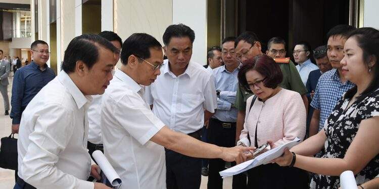 Phó Thủ tướng yêu cầu mọi công tác chuẩn bị phải hoàn thành trước ngày 24/11 - Ảnh: VGP/Hải Minh.