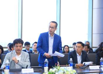 Ông Ngô Tuấn Anh, Chủ tịch Mạng lưới V-Security, nêu đề xuất với Phó Thủ tướng. 