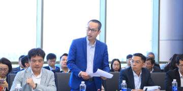 Ông Ngô Tuấn Anh, Chủ tịch Mạng lưới V-Security, nêu đề xuất với Phó Thủ tướng. 