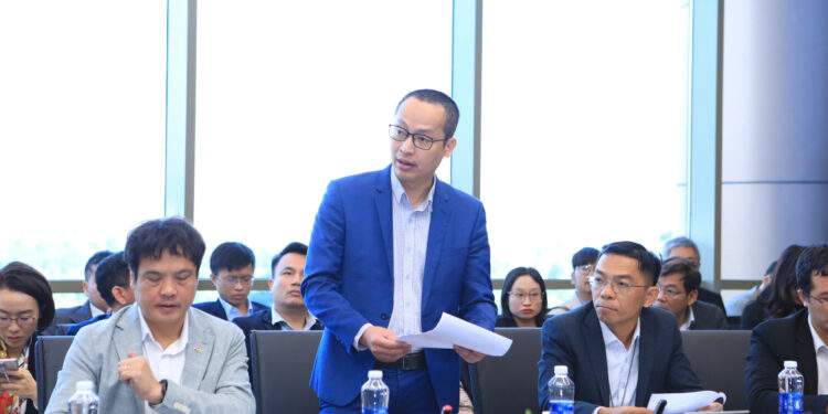 Ông Ngô Tuấn Anh, Chủ tịch Mạng lưới V-Security, nêu đề xuất với Phó Thủ tướng.