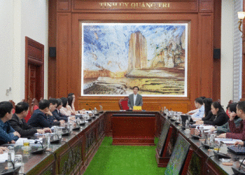 Bí thư Tỉnh ủy Quảng Trị Nguyễn Văn Phương làm việc với các sở, ngành, đơn vị về xây dựng Trường Phổ thông nội trú liên cấp tại các xã biên giới trên địa bàn