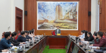 Bí thư Tỉnh ủy Quảng Trị Nguyễn Văn Phương làm việc với các sở, ngành, đơn vị về xây dựng Trường Phổ thông nội trú liên cấp tại các xã biên giới trên địa bàn