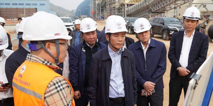 Bí thư Tỉnh ủy Quảng Trị Nguyễn Văn Phương kiểm tra các dự án tại Khu Kinh tế Hòn La 