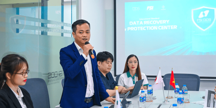Ông Nguyễn Hùng Sơn, Phó Chủ tịch HĐQT FSI, Chủ tịch HĐQT FSI DDS chia sẻ thông tin về Trung tâm Khôi phục và Bảo vệ Dữ liệu FSI DDS (FSI DDS).