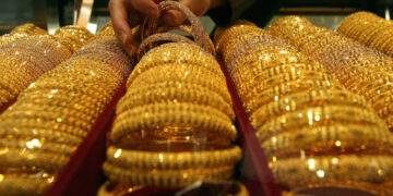 Singapore arrests two Malaysians following $316,000 gold scam involving fake officials