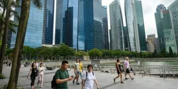 Singapore sees more company directors paid $38,000 or less a year