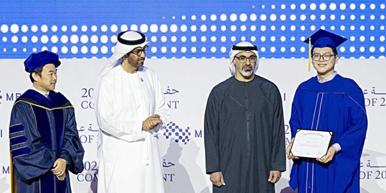 Sinh viên Việt tại đại học trí tuệ nhân tạo đầu tiên trên thế giới