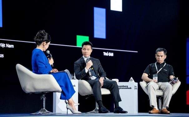 Ông Hà Trung Kiên, Phó Chủ tịch G-Group (giữa) thảo luận tại sự kiện “Vietnam Future Economy Summit 2025”.