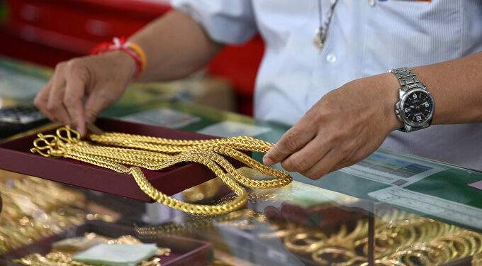 Thailand to tighten gold trading rules to hamper currency gain