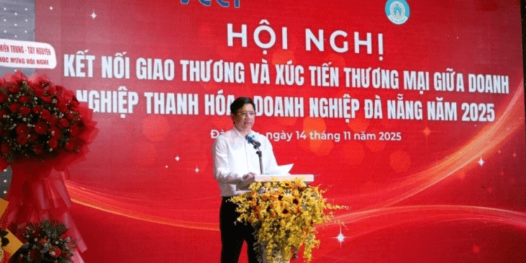 Ông Đỗ Đình Hiệu, Giám đốc VCCI Thanh Hóa - Ninh Bình phát biểu khai mạc. Ảnh: Hồng Ngọc