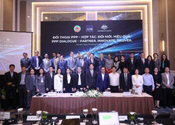 Các vị đại biểu chụp ảnh lưu niệm tại sự kiện Đối thoại cấp cao PPP.