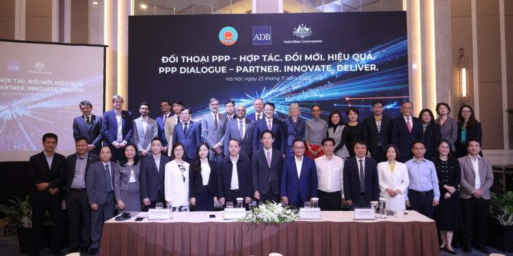 Các vị đại biểu chụp ảnh lưu niệm tại sự kiện Đối thoại cấp cao PPP.