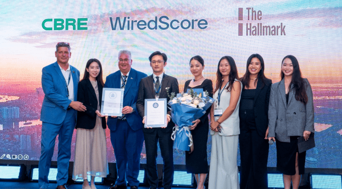 The certificate was handed to Huong Viet Holdings at the official launch event of WiredScore in Vietnam. Photo courtesy of The Hallmark