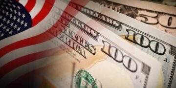 Thế giới chịu áp lực giảm, giá USD chợ đen bốc hơi 179 đồng