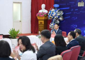 Các đại biểu tham dự tọa đàm.