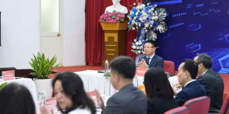 Các đại biểu tham dự tọa đàm.