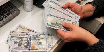 Thị trường tự do áp sát 26.600 VND/USD