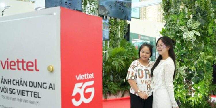 Thỏa sức trải nghiệm tiện ích công nghệ của Viettel tại Hội chợ Mùa Thu