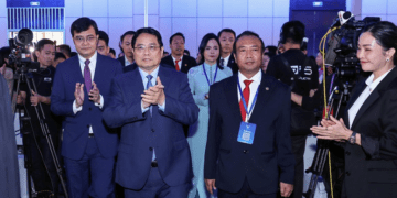 Thủ tướng Phạm Minh Chính cùng các đại biểu tham dự Đại hội đại biểu toàn quốc Hội Doanh nhân trẻ Việt Nam lần thứ VIII, nhiệm kỳ 2025-2030. (Ảnh: VGP)