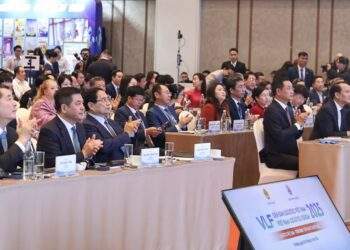 Các đại biểu tham dự Diễn đàn.