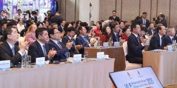 Các đại biểu tham dự Diễn đàn.