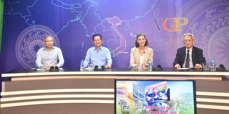 Tọa đàm “Kinh tế - xã hội Việt Nam 2021-2025: Chống chịu và bứt phá”