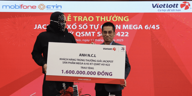 Trúng Vietlott hơn 133 tỉ đồng sau hai năm mua cùng dãy số